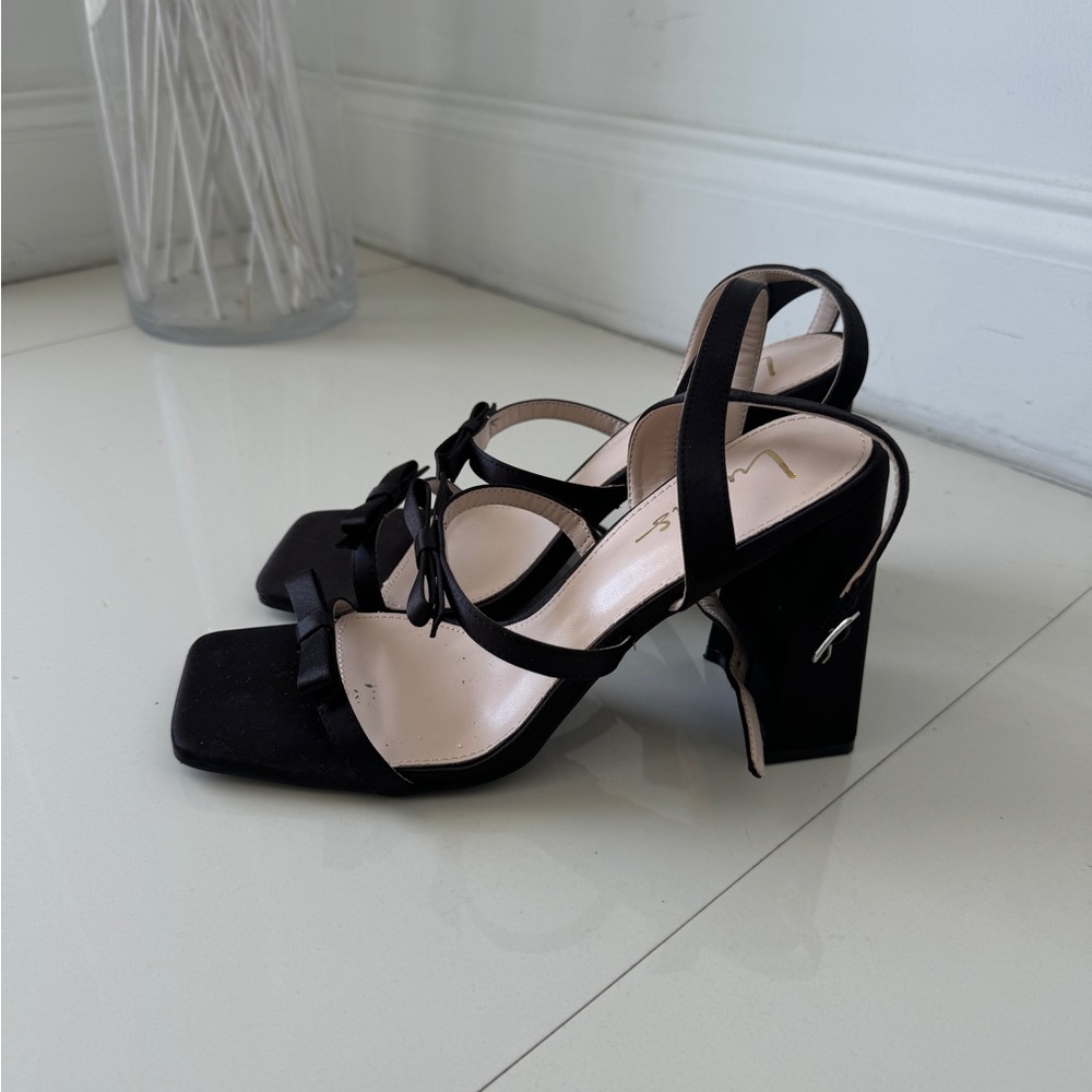 High Heels Black Shoes w a bows size 9